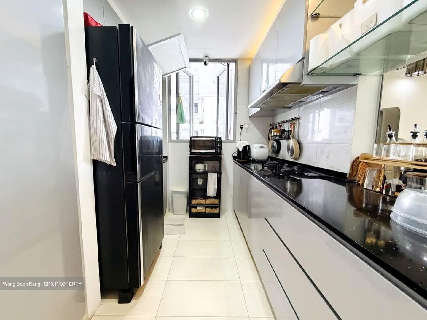 Prive (D19), Condominium #585625041